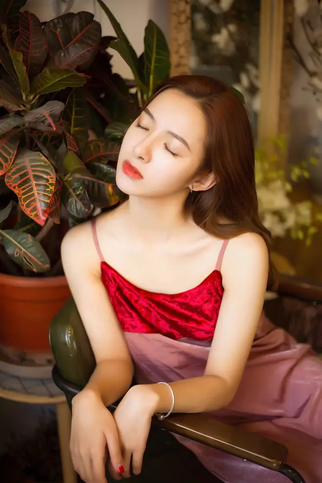 塔城广州高端商务伴游晓雯