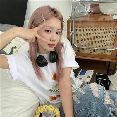塔城伴游女生左惜筠的资料